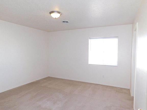 5th image of 801 Bishop Ln