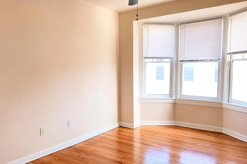 7501 Michigan Ave — Photo 4