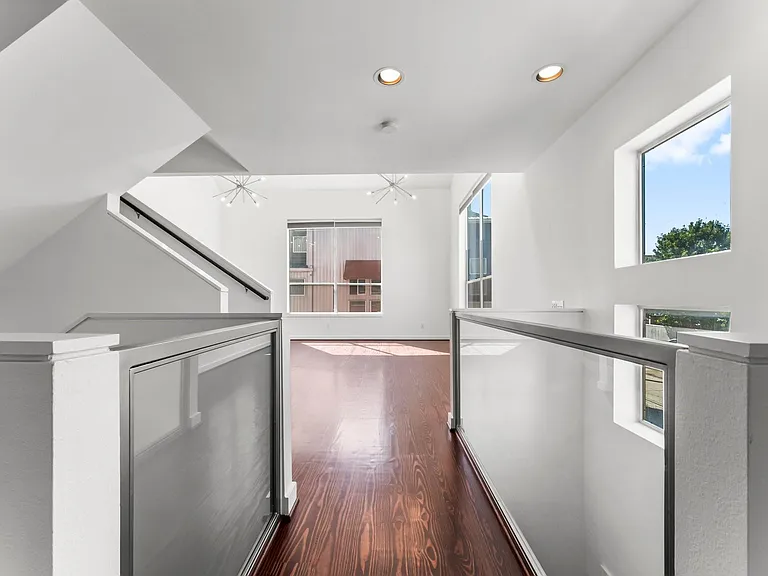 3012 Commerce St — Photo 13