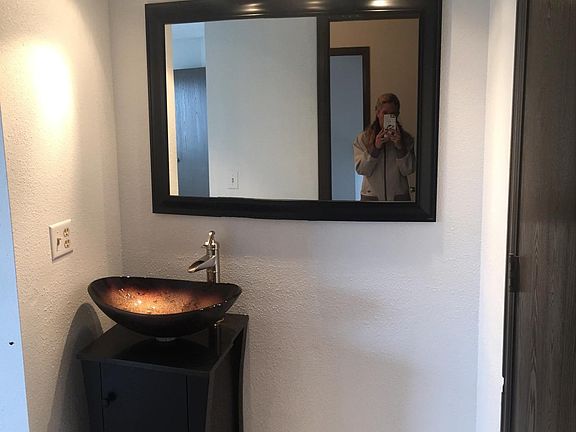 Master Bedroom - Jack/Jill Sink Vanity Area