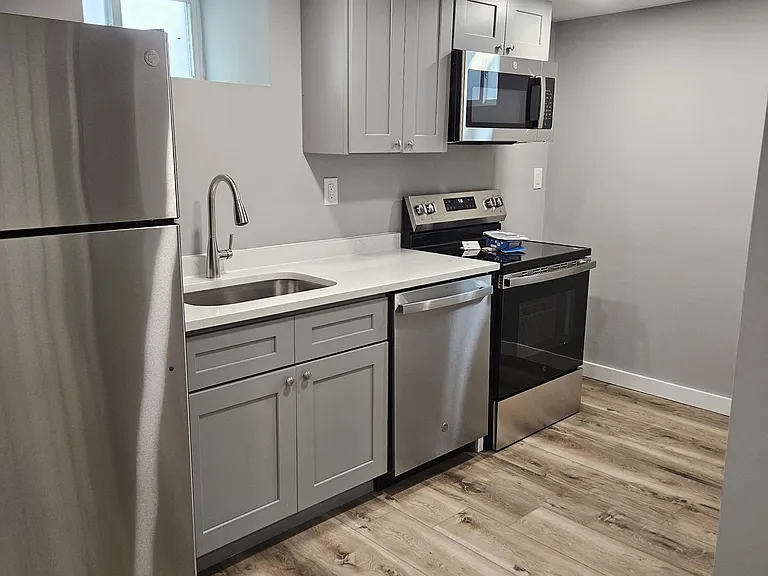 32 Irving St #B — Photo 3