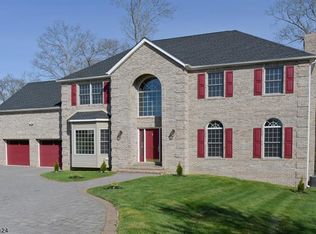 10 Woodridge Ct, Newton, NJ 07860