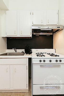 2nd image of 151 Allen St #4DE