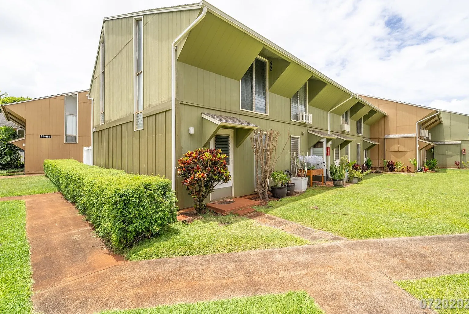 2bd / 1.5ba / 2 parking Condo in Mililani Manor — Photo 2