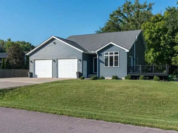 200 Mapleridge Dr, Mankato, MN 56001
