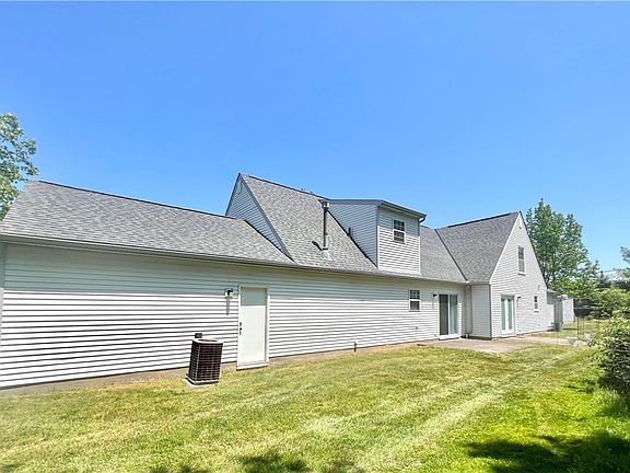 4th image of 19201 Wheelers Ln #129