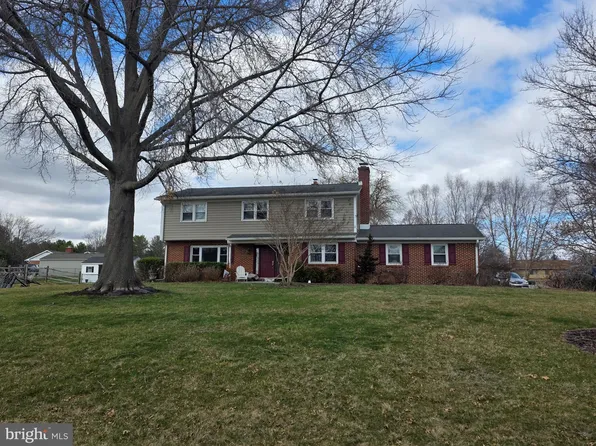 8 Congress Dr, Bear, DE 19701