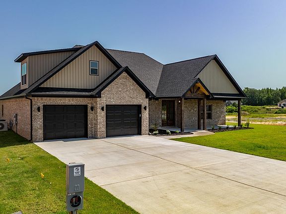 3rd image of 2329 Lakewood Dr