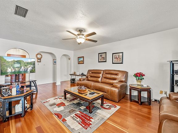 4th image of 3348 Northwood Ln