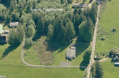 2nd image of 204 NE Erickson Ln