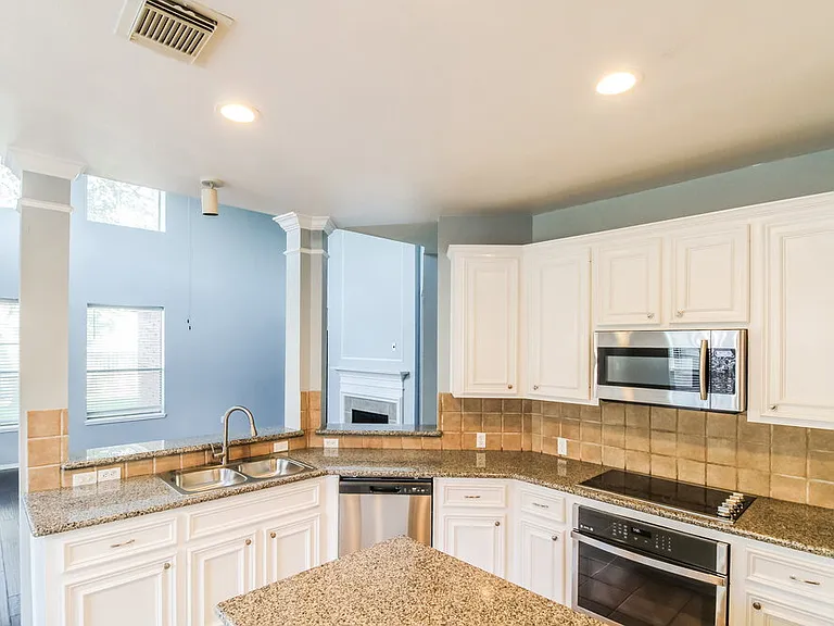 2804 Creek Bend Dr — Photo 9