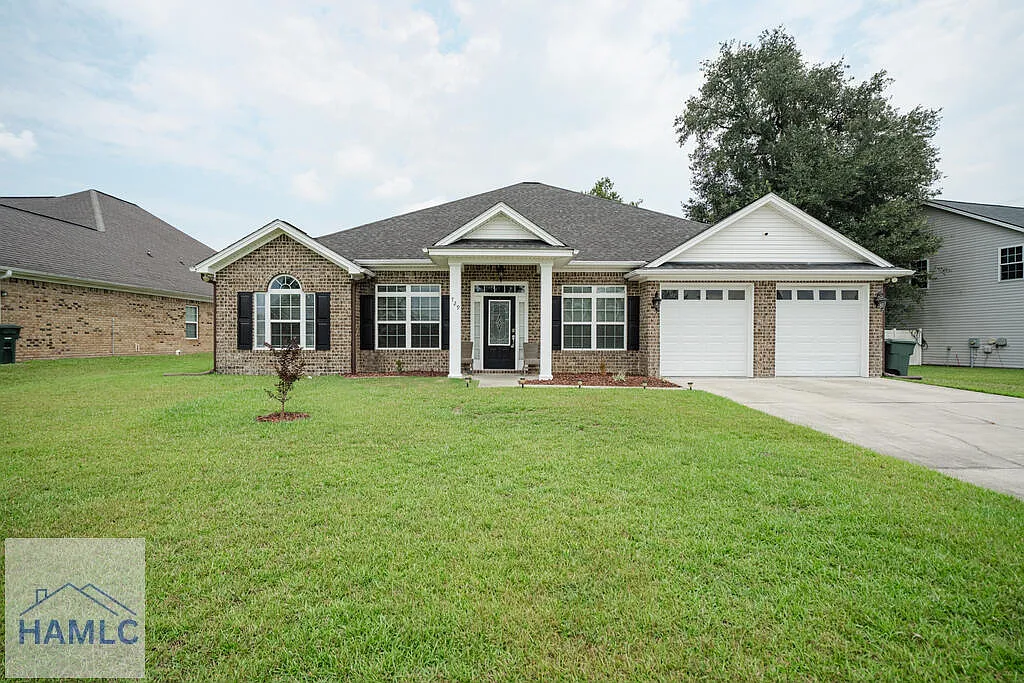4 bed, 3.0 bath, 2482 sqft, $2,200 — Photo 1
