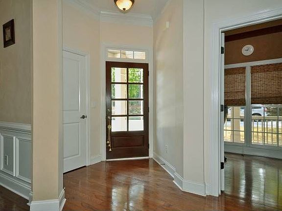 Large Open Entry Foyer