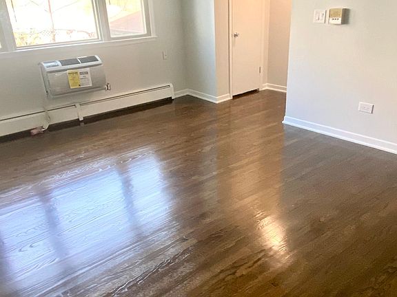 5th image of 1718 W Greenleaf Ave APT 1S
