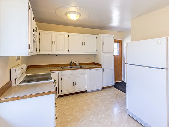 Kitchen light and bright.