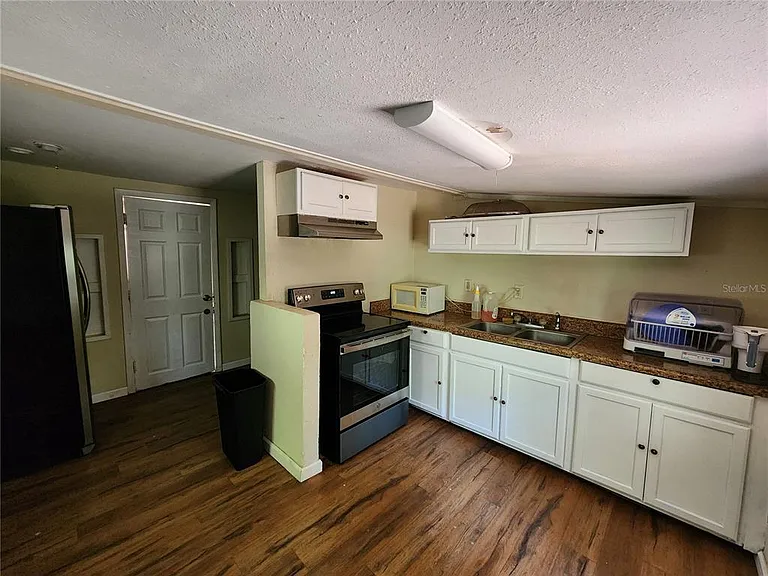 1623 SE 3rd Ave — Photo 11