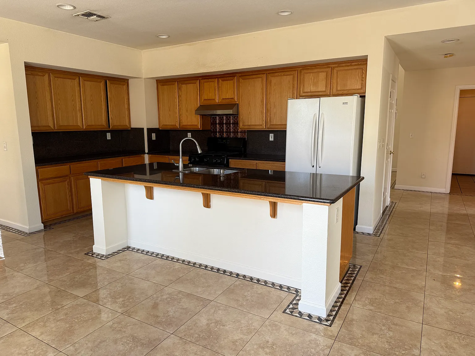 5049 Pine Lake Ct — Photo 3