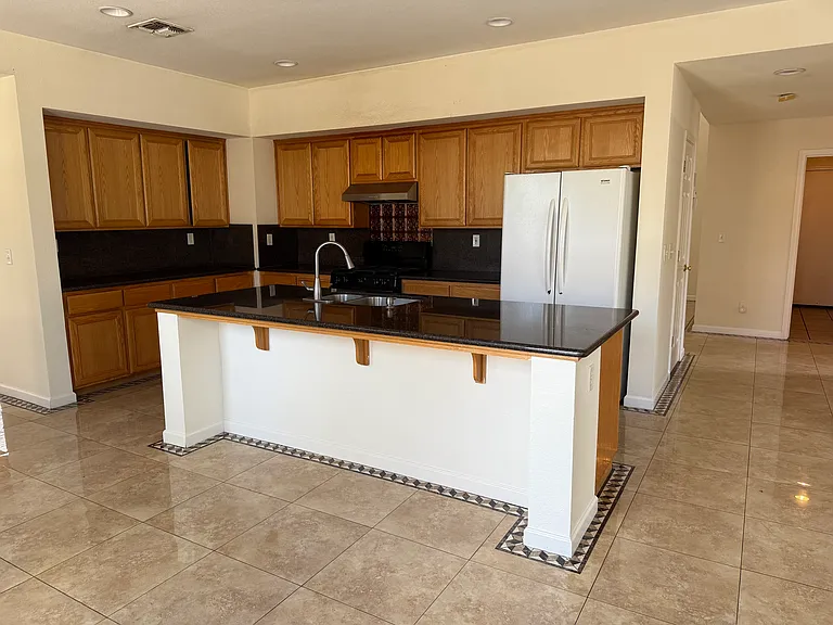 5049 Pine Lake Ct — Photo 3