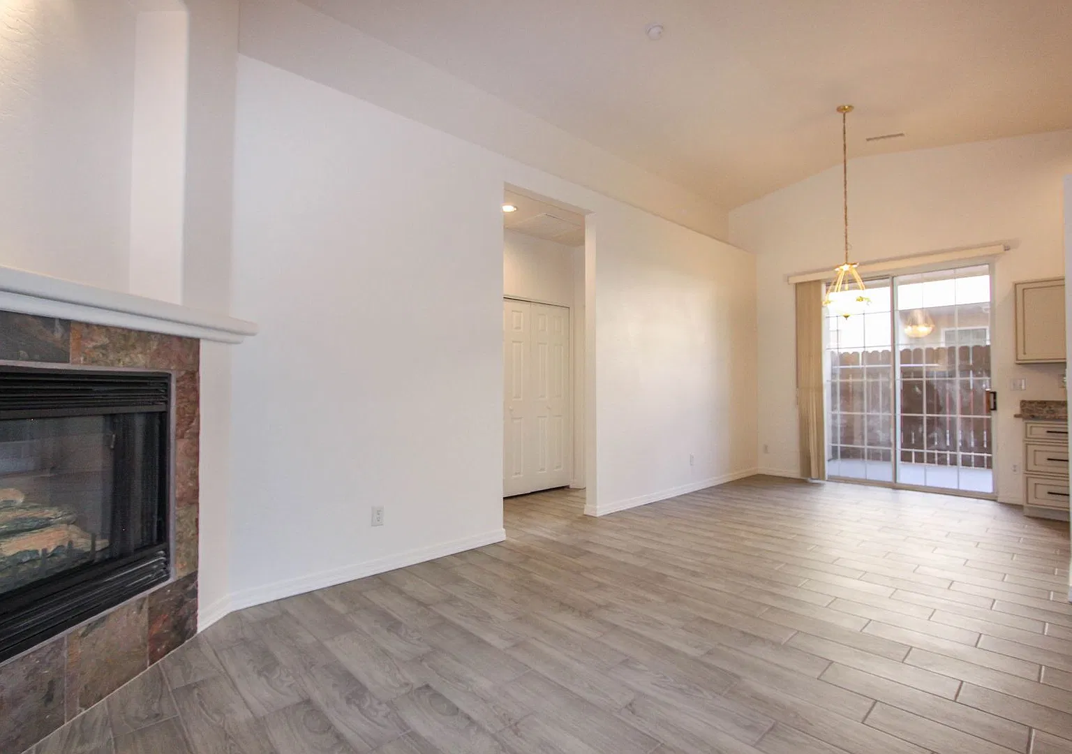 Prescott Valley Duplex with 2 Car Garage — Photo 3
