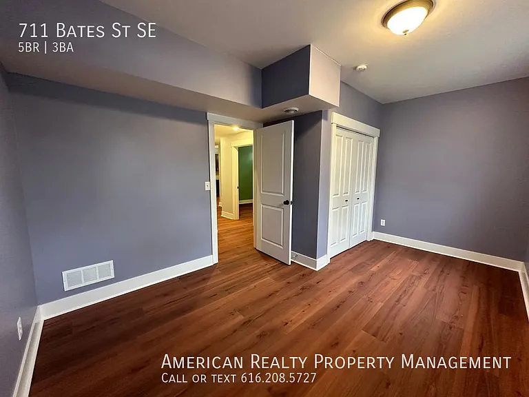 711 Bates St SE — Photo 14