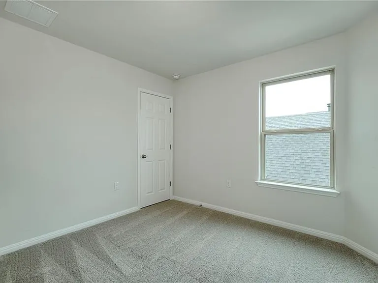 801 Falkland Trce — Photo 10