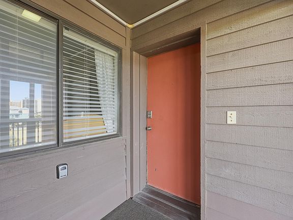 2nd image of 212 2nd Ave. N #371