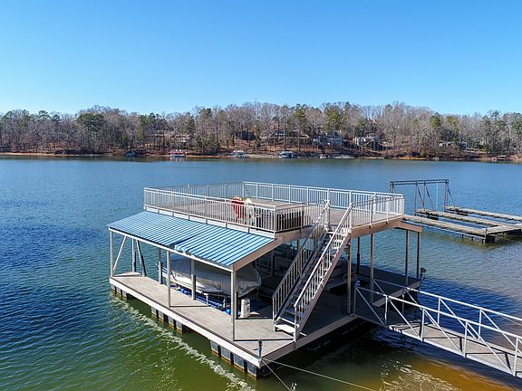 3rd image of 1225 Dixon Cir