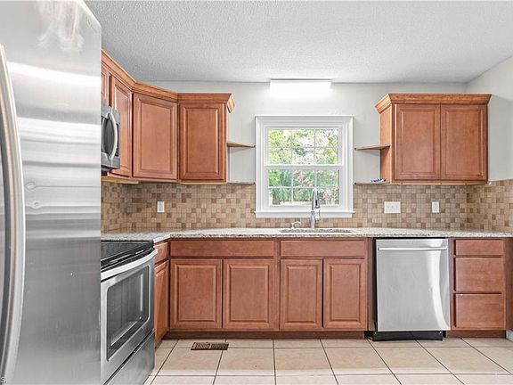 4th image of 2664 Saint Johns Pl