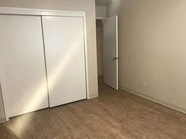 305 W Acacia St #1 — Photo 7