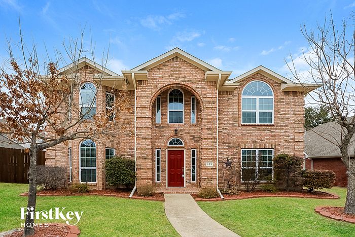 1st image of 923 Dogwood Ln