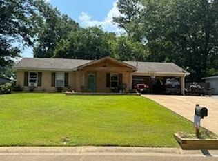 2030 Tuscola Dr, Grenada, MS 38901