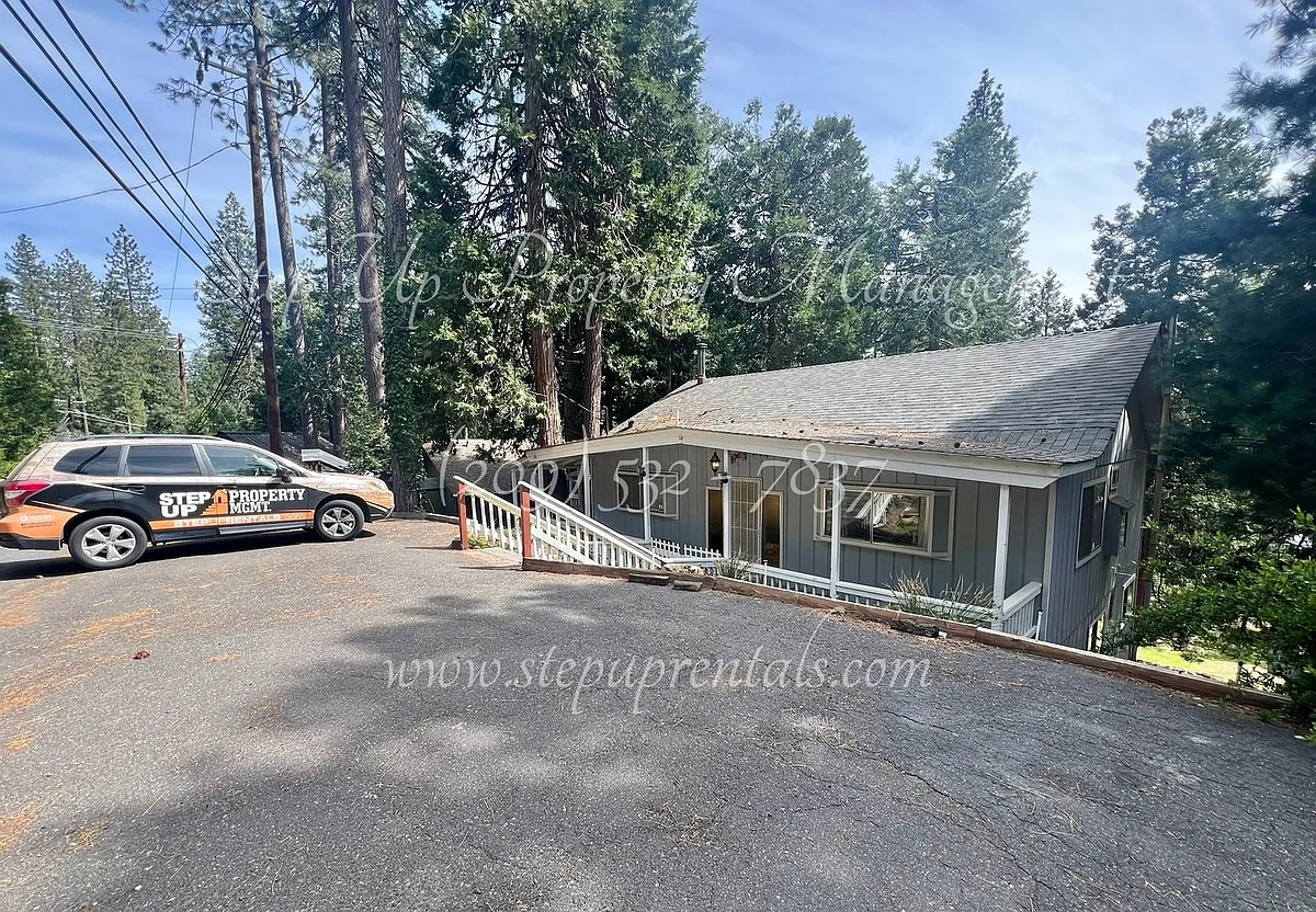 Building Photo - 24030 Pine Lake Dr