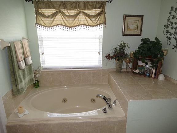 5th image of 16748 Cedar Crest Dr