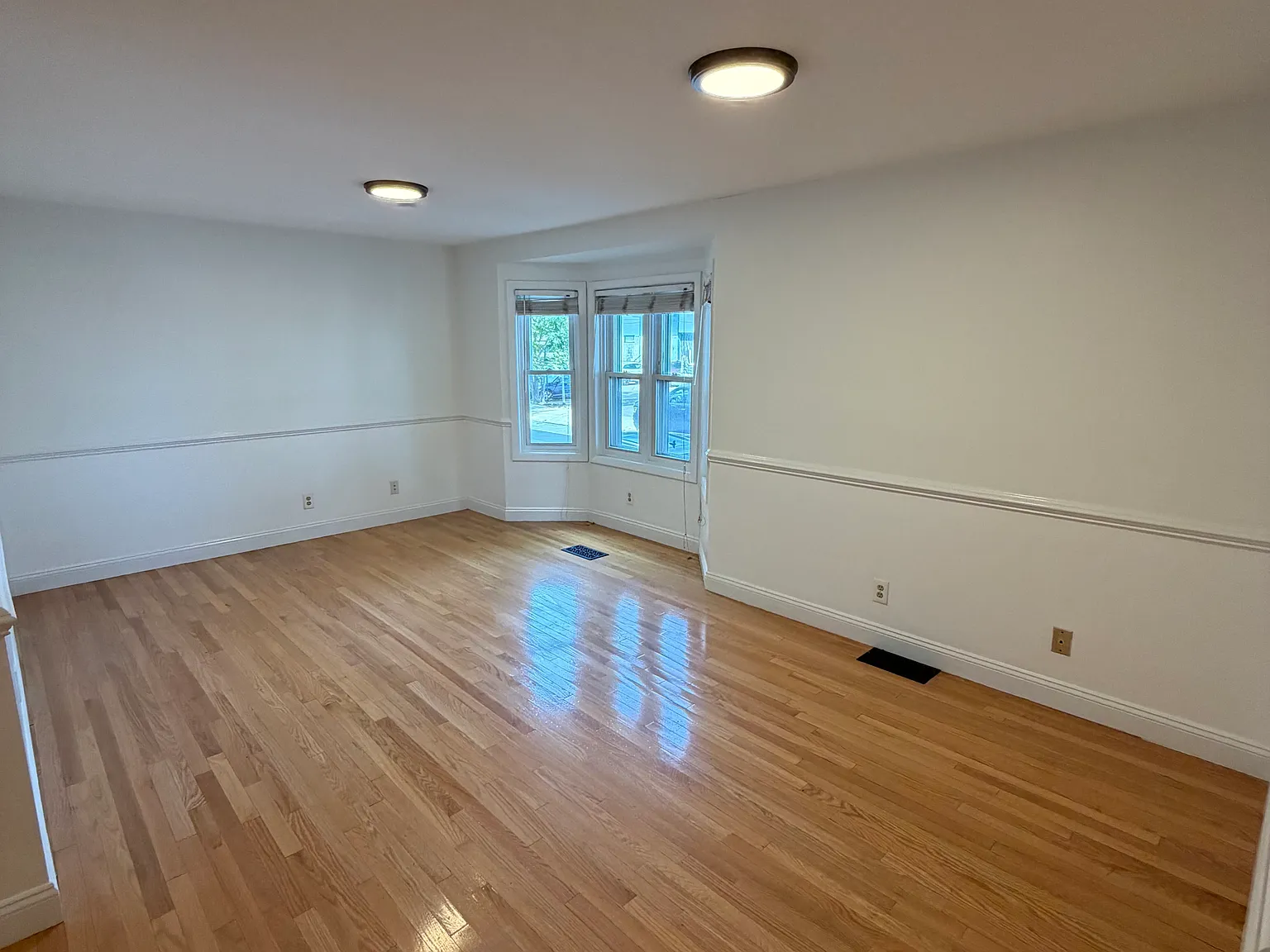 2 bed, 860 sqft, $3,800 — Photo 2