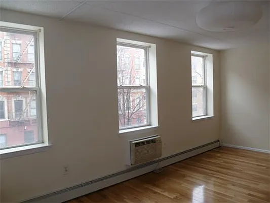 Rented by R New York | media 43