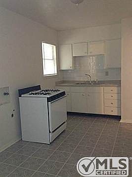 5th image of 208 W Denton Dr
