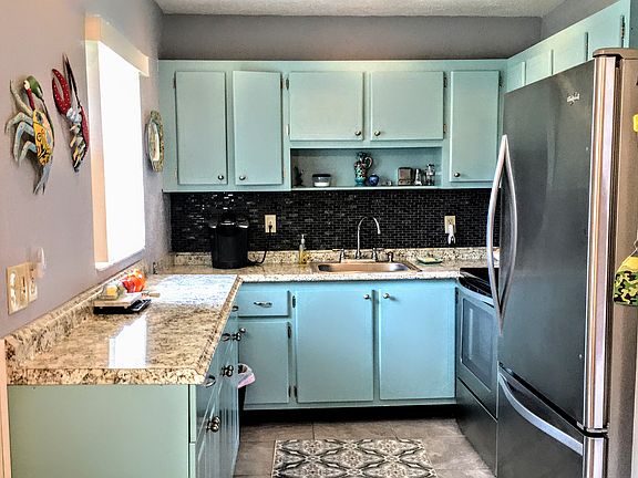 3rd image of 1801 Bedford Ln APT 28