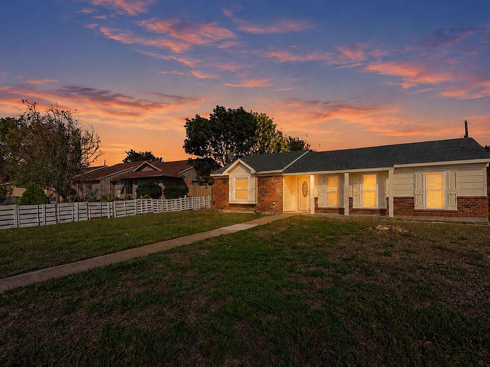 1st image of 920 Carom Way