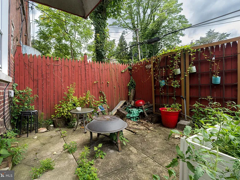 231 E Sydney St — Photo 22