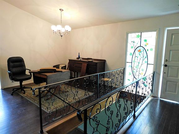3rd image of 460 E Kenwood Pl