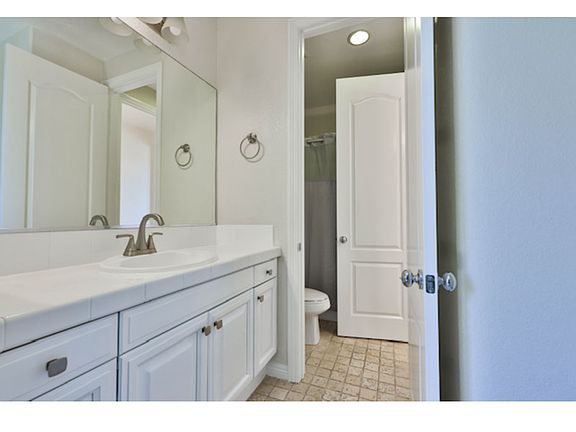 4th image of 897 Chesapeake Pl