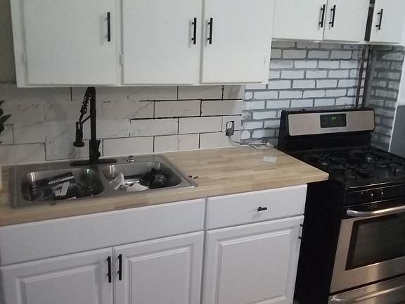 2nd image of 408 Roosevelt Ave #2S