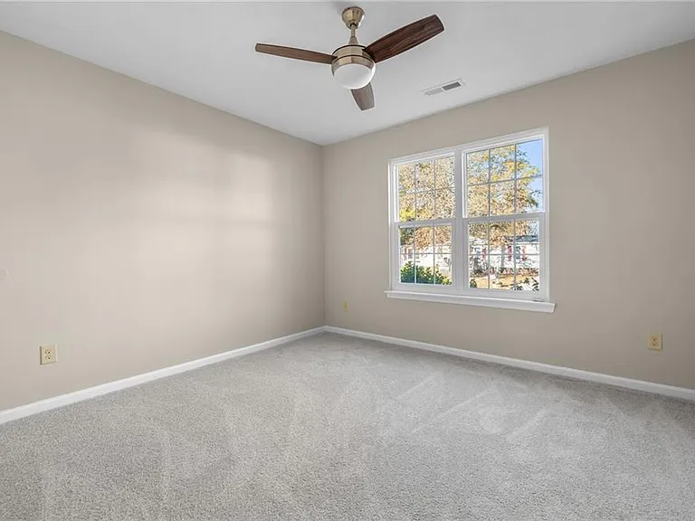 100 Mallard Dr — Photo 4