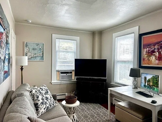 1 bed, 1.0 bath, 500 sqft, $1,695 — Photo 2