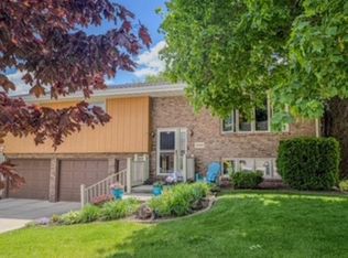 3920 Hillcrest Rd, Dubuque, IA 52002