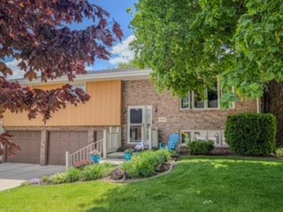 3920 Hillcrest Rd, Dubuque, IA, 52002