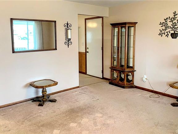 2nd image of 511 Bellaire Dr