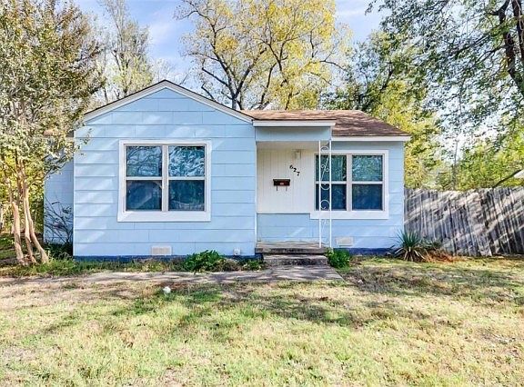 3rd image of 627 Villa Dr