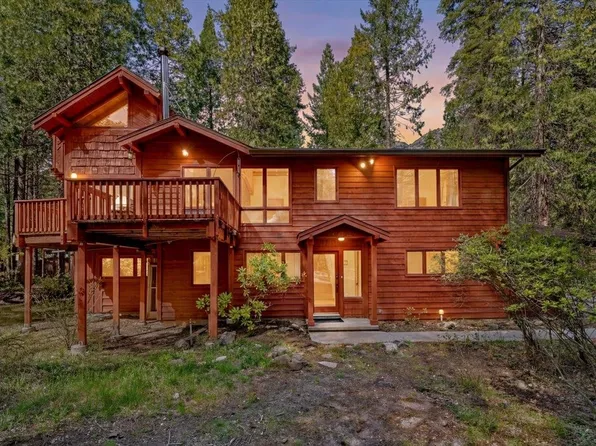 3719 Summit Dr, Mount Shasta, CA 96067