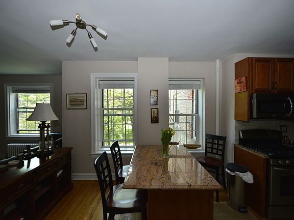 3rd image of 3045 Hobart St APT 2G